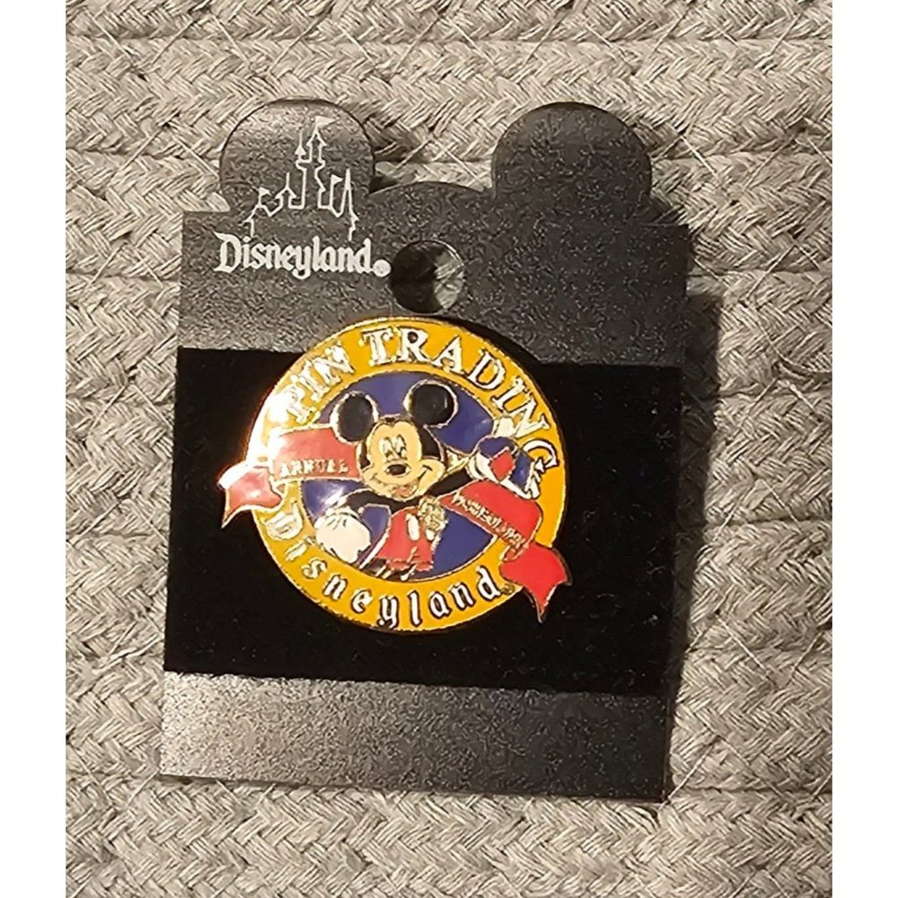 Vintage Disneyland Official Pin Trading Mickey Mouse Logo‎ Pin on Card